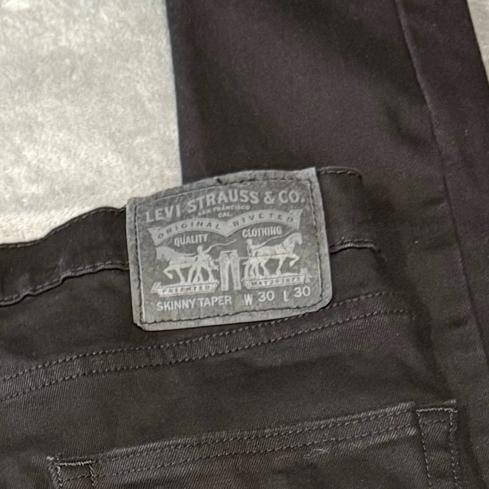 ~Levi's Men's Black Skinny Taper Jeans